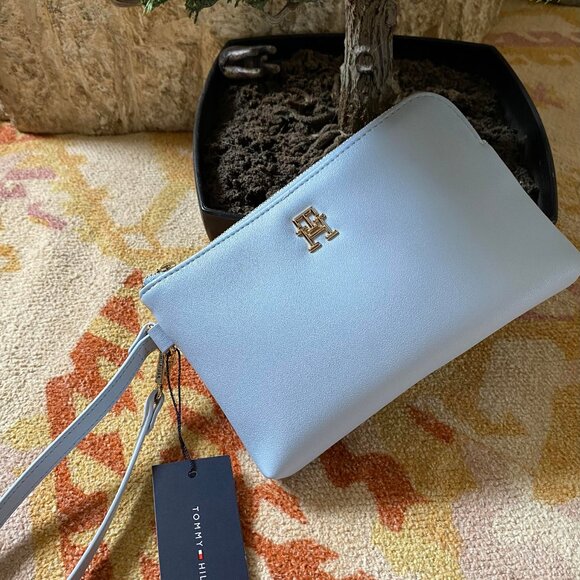 Tommy Hilfiger Light Blue Wristlit NWT - Picture 10 of 12